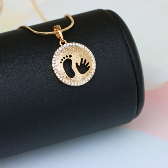 "Rose Gold Round Pendant with Baby Footprint and Handprint Cutout, XPPT1397 - Picture 13 of 13